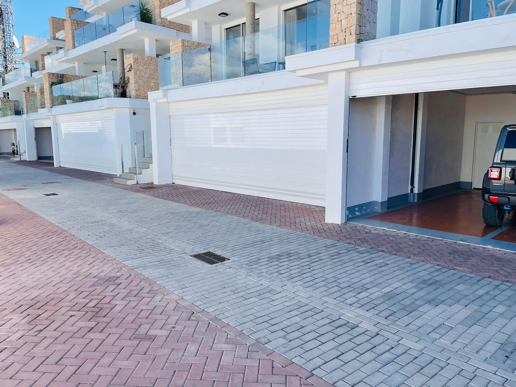 Penthouse V64 — photograph 5