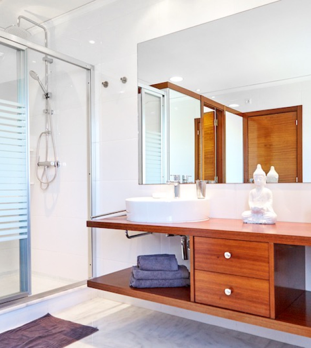 Resa_victoria_ibiza_cala_tarida_luxury_mordern_villa_for_rent_bathroom1.jpg