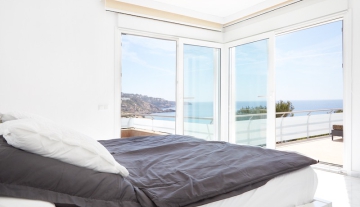 Resa_victoria_ibiza_cala_tarida_luxury_mordern_villa_for_rent_bedroom1.jpg