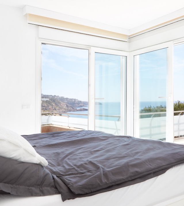 Resa_victoria_ibiza_cala_tarida_luxury_mordern_villa_for_rent_bedroom1.jpg