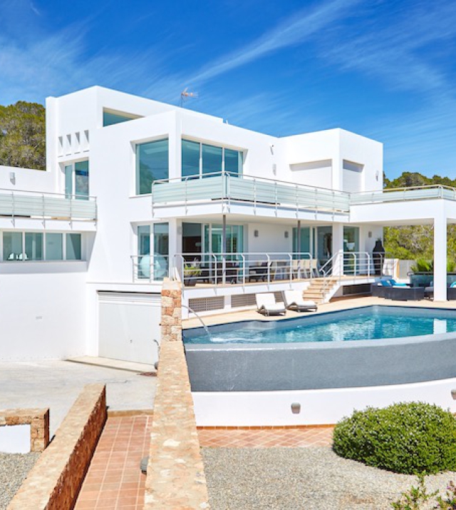 Resa_victoria_ibiza_cala_tarida_luxury_mordern_villa_for_rent_exterior1.jpg