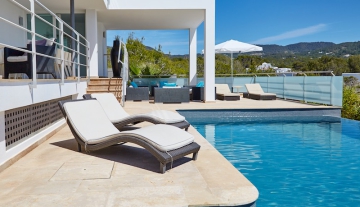 Resa_victoria_ibiza_cala_tarida_luxury_mordern_villa_for_rent_pool1.jpg