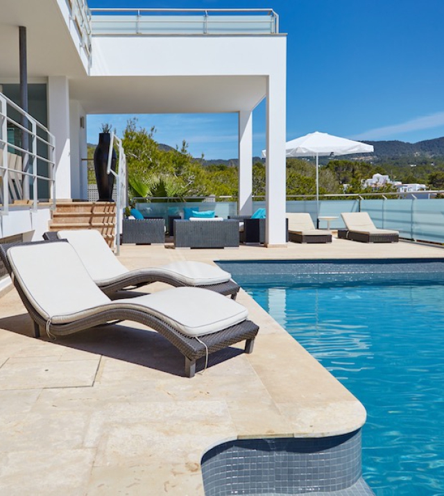 Resa_victoria_ibiza_cala_tarida_luxury_mordern_villa_for_rent_pool1.jpg