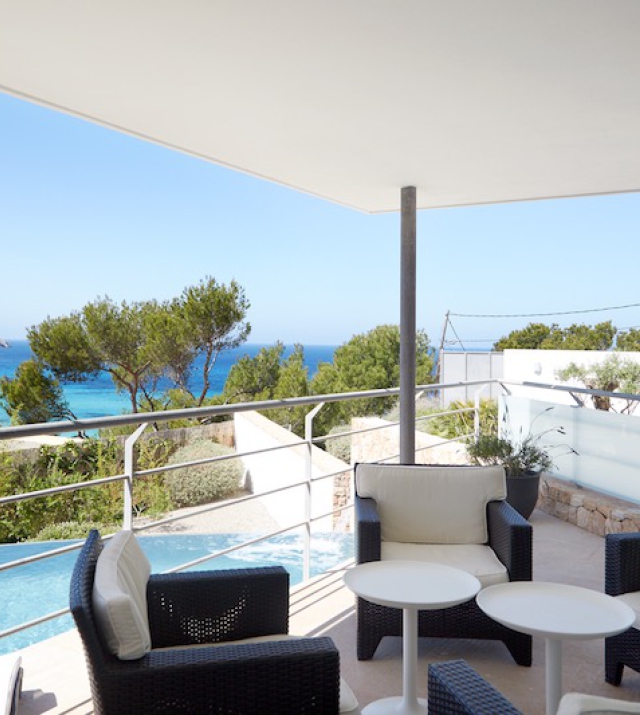 Resa_victoria_ibiza_cala_tarida_luxury_mordern_villa_for_rent_terrace1.jpg