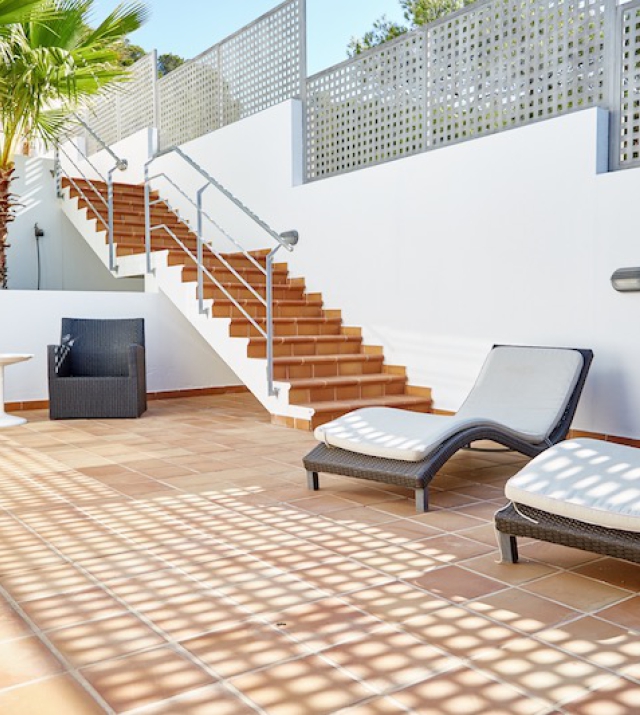 Resa_victoria_ibiza_cala_tarida_luxury_mordern_villa_for_rent_terrace2.jpg