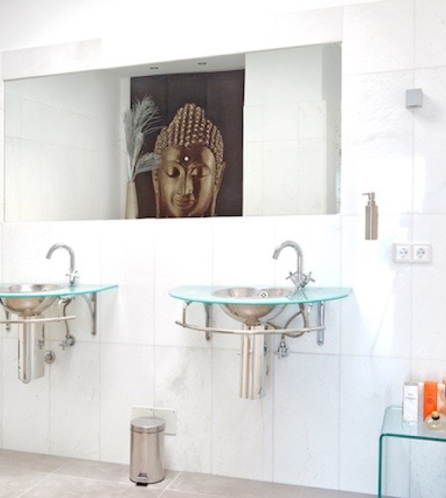 Resa_victoria_ibiza_es_vedra_luxury_villa_for_rent_bathroom2.jpg