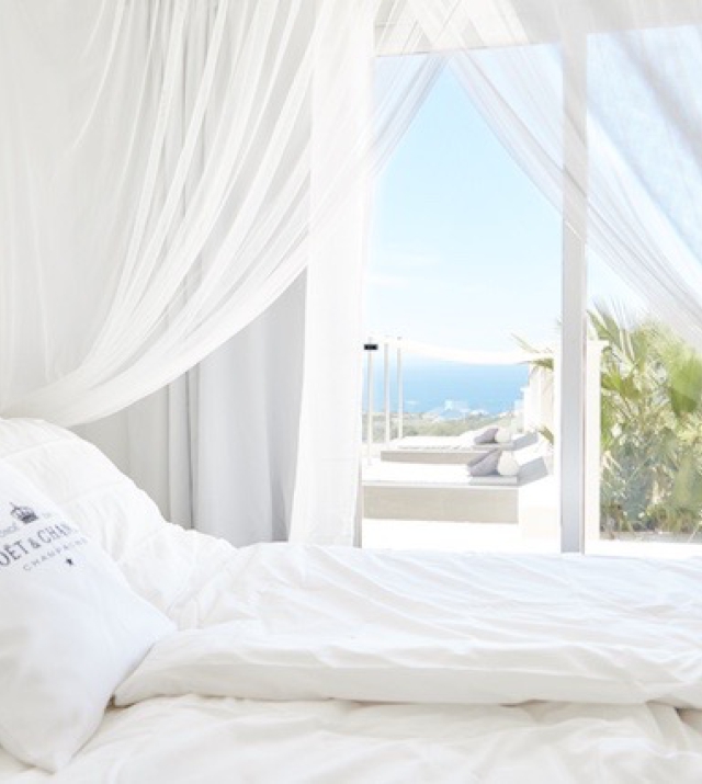 Resa_victoria_ibiza_es_vedra_luxury_villa_for_rent_bedroom1.jpg