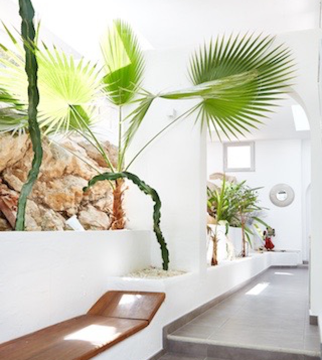 Resa_victoria_ibiza_es_vedra_luxury_villa_for_rent_hallway1.jpg